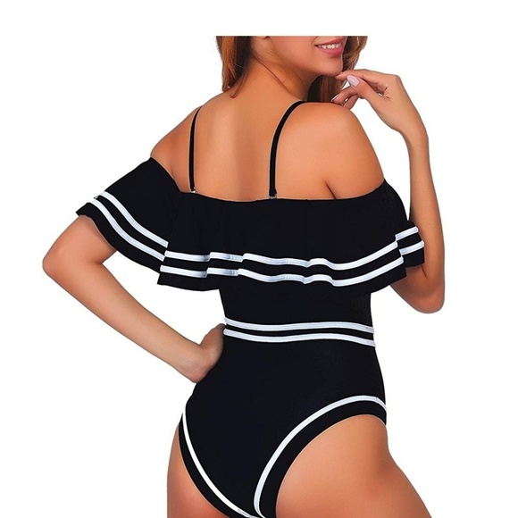 Swimsuit size Small - Picture 2 of 5